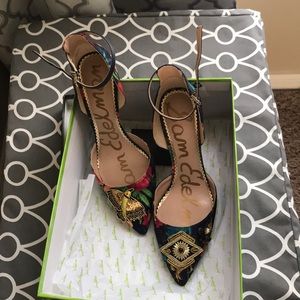 Sam Edelman Navy Floral Print Heels size 8